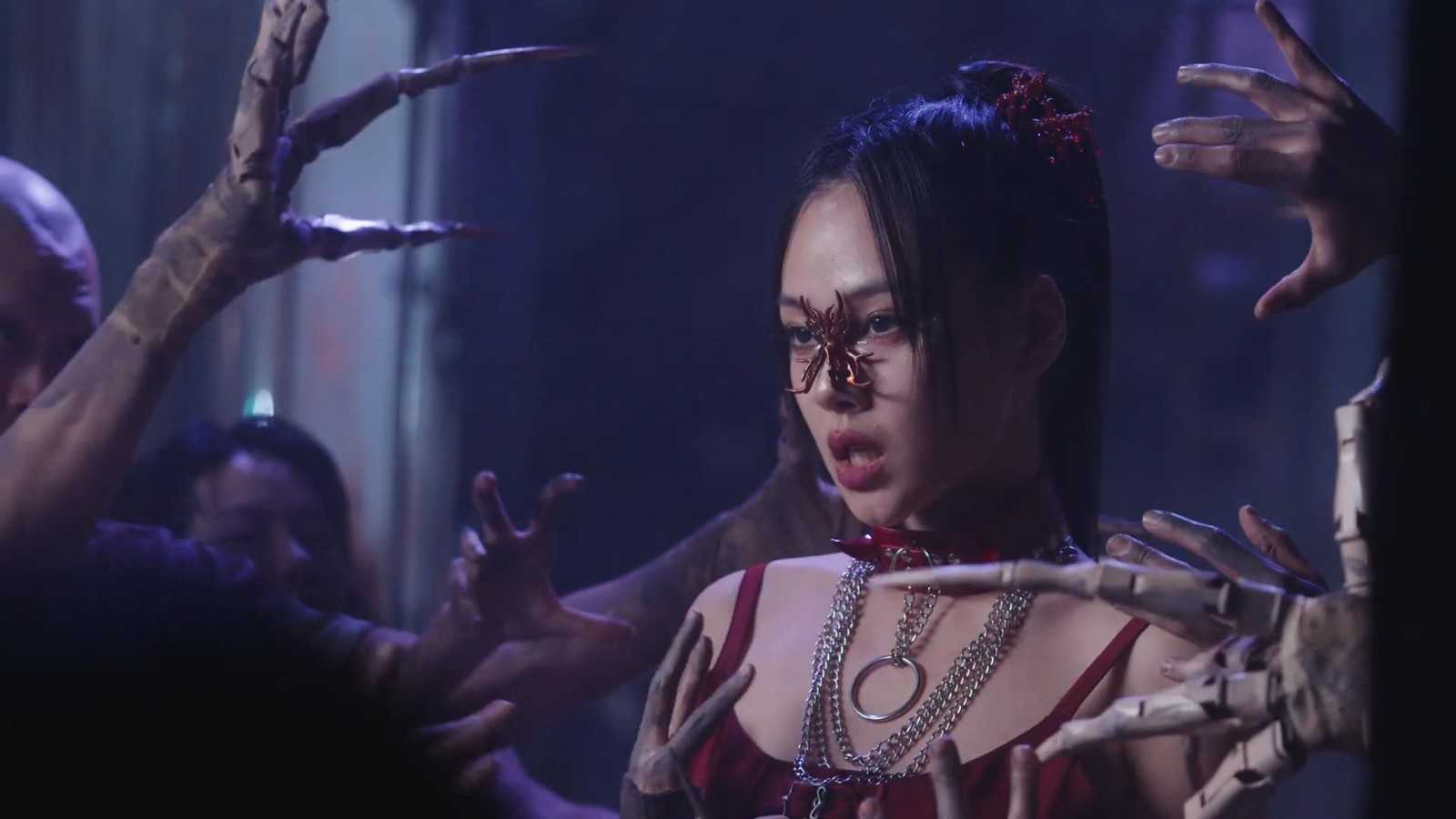 《星刃》与女歌手BIBI联动MV幕后爆料(《星刃》与女歌手合唱)